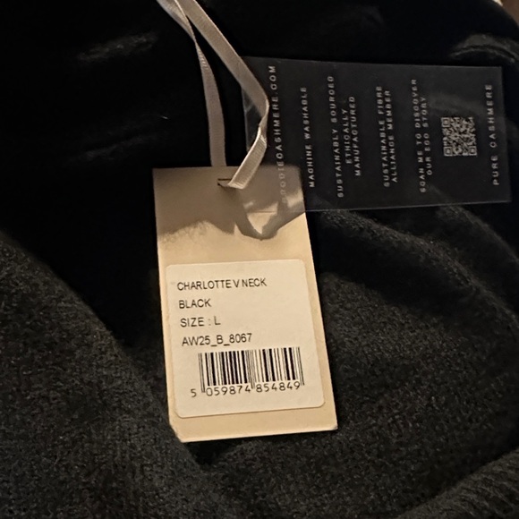 Brodie Cashmere Elegant Black V-Neck Sweater - Picture 4 of 4